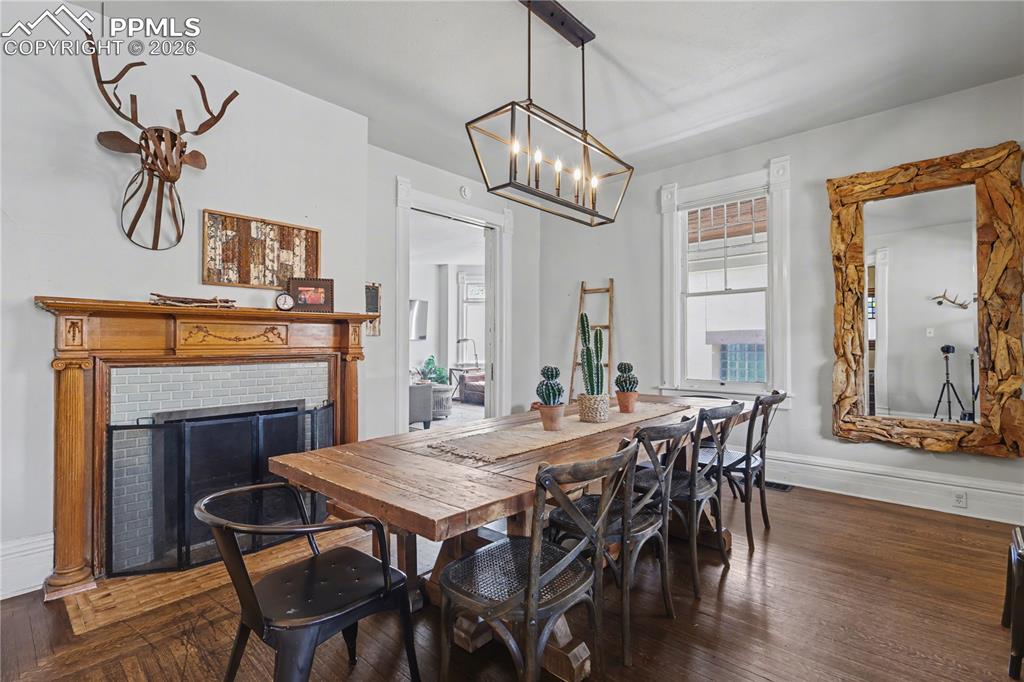 Image 7 of 50: Dining Room
