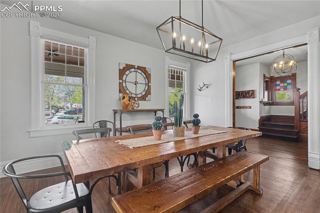 Image 9 of 50: Dining Room