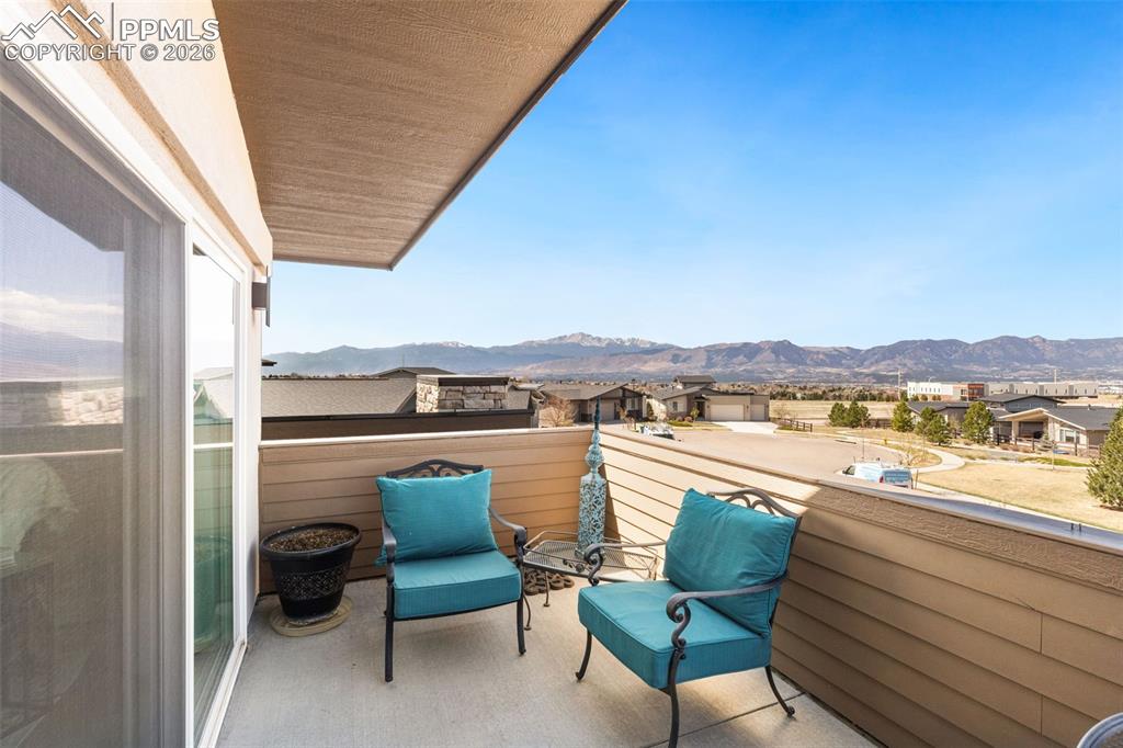 Image 18 of 50: Balcony