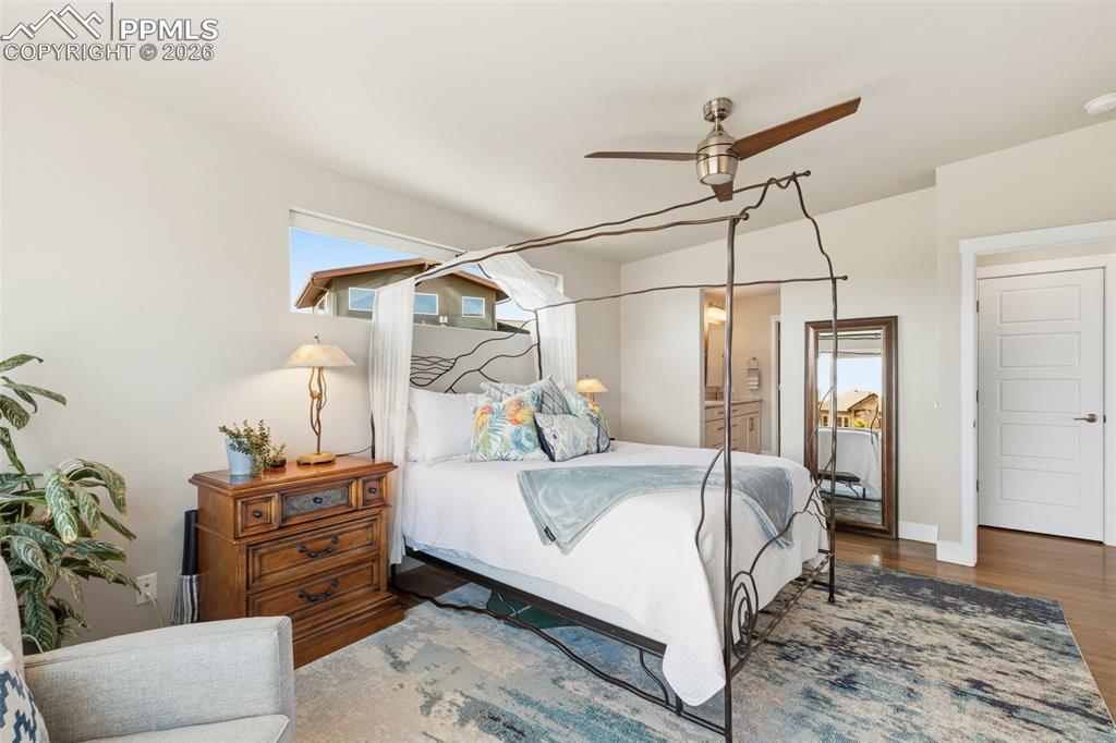 Image 20 of 50: Bedroom