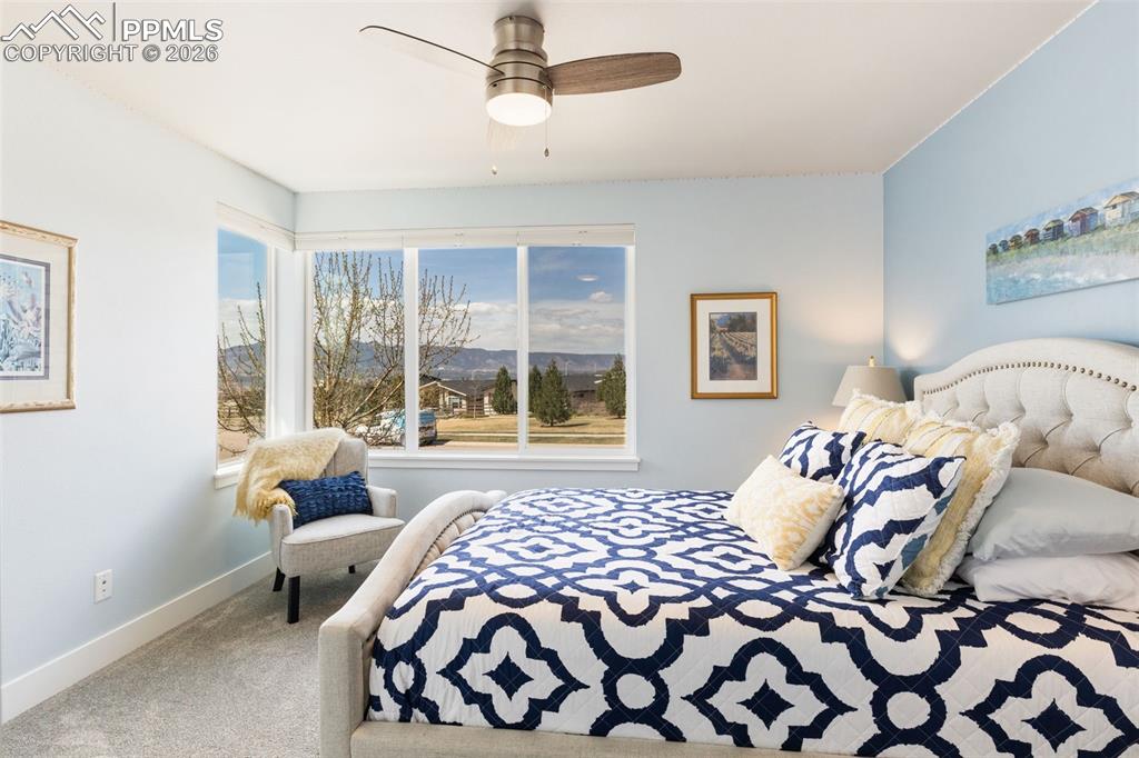 Image 23 of 50: Bedroom