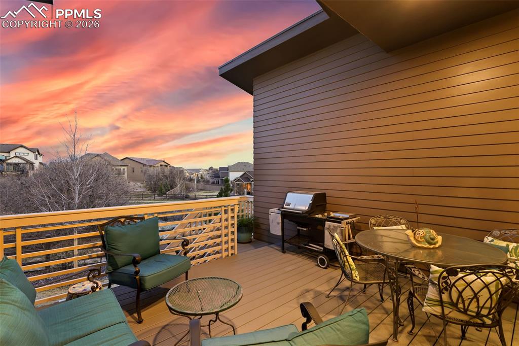 Image 26 of 50: Deck