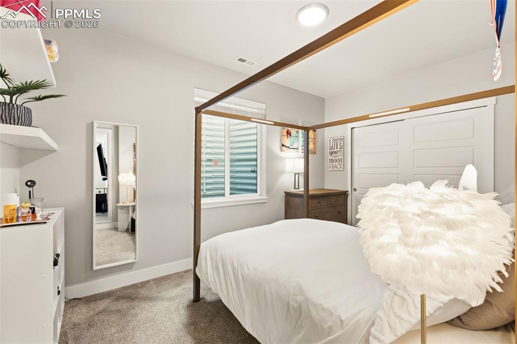 Image 32 of 50: Bedroom