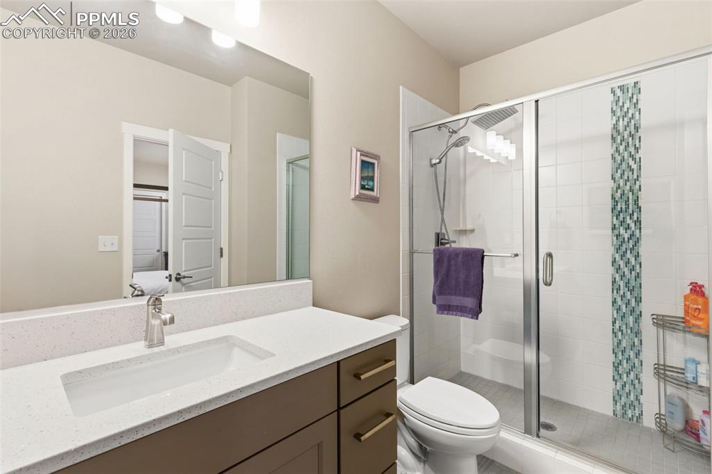 Image 33 of 50: Bathroom