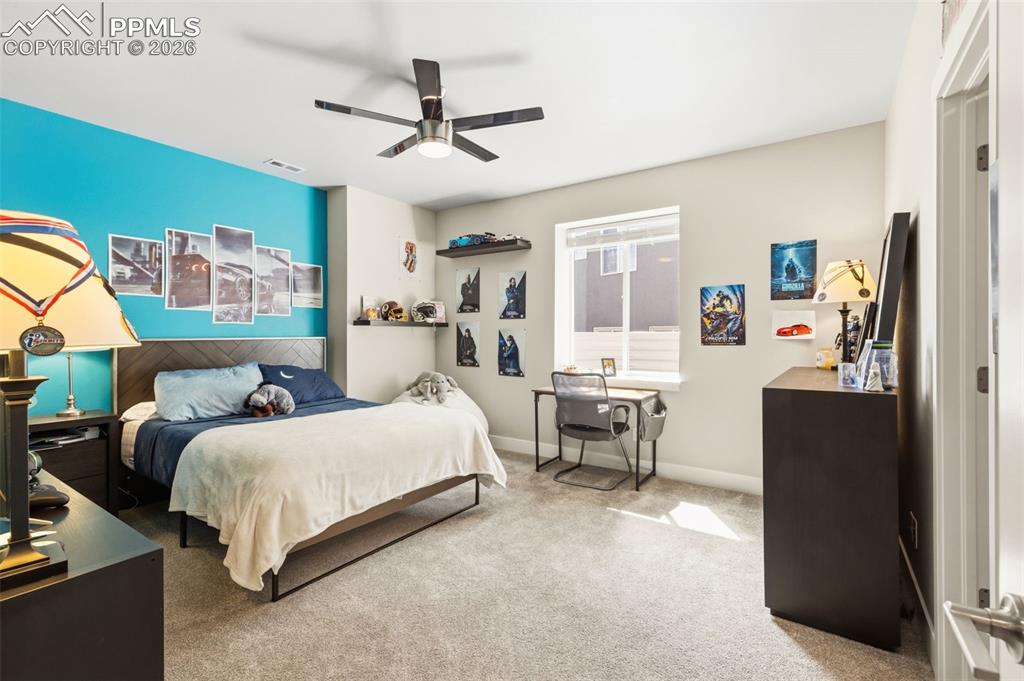 Image 34 of 50: Bedroom