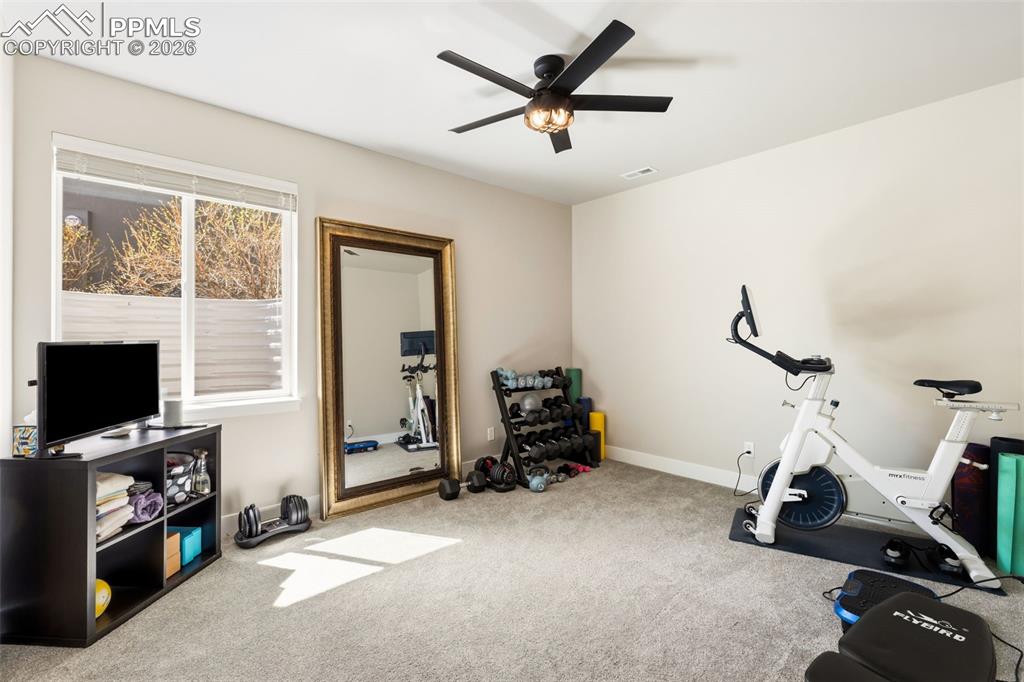 Image 36 of 50: Bedroom