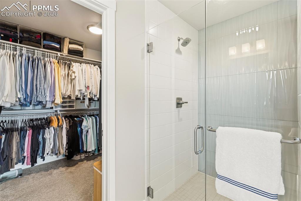 Image 37 of 50: Bathroom