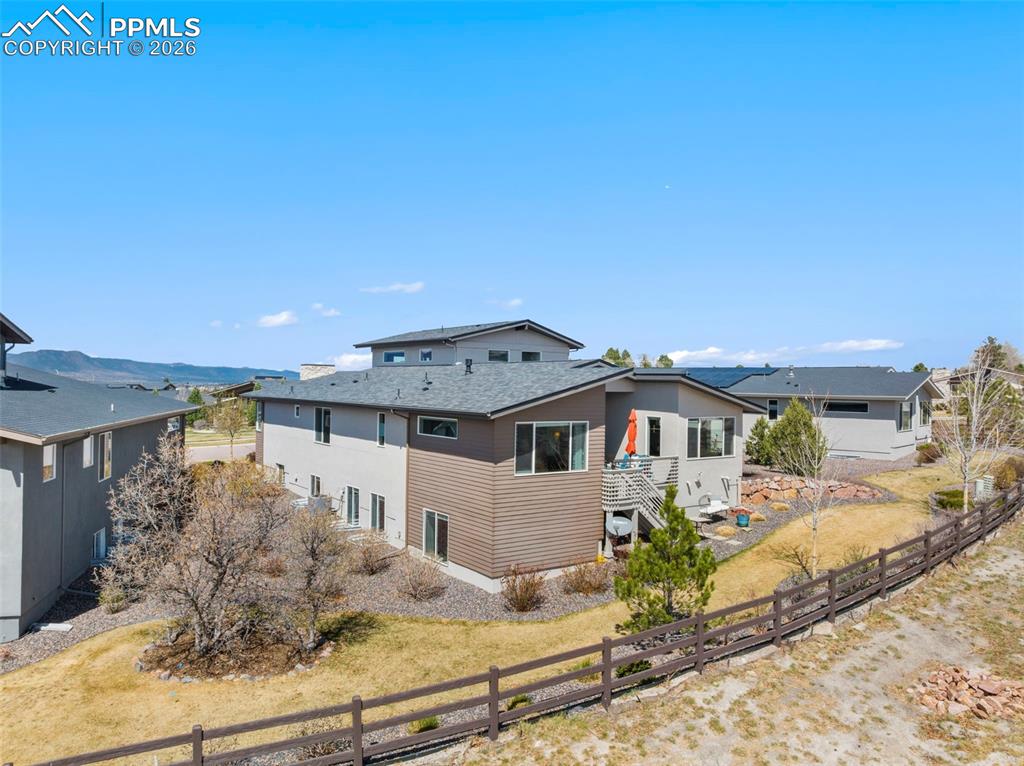 Image 48 of 50: Side of Structure