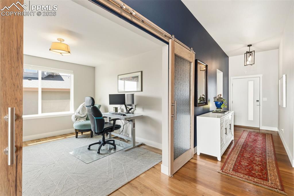 Image 5 of 50: Office