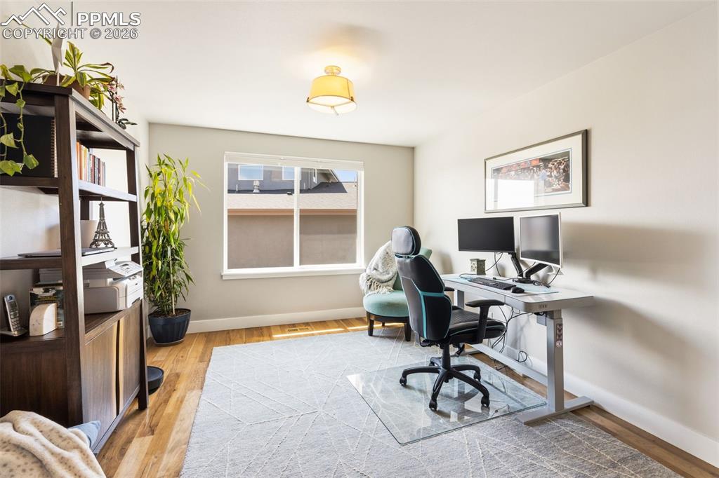 Image 6 of 50: Office