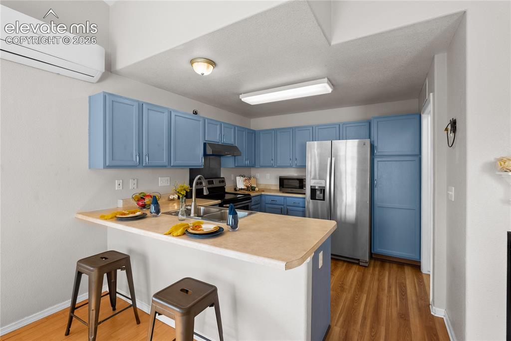 Image 10 of 32: Kitchen