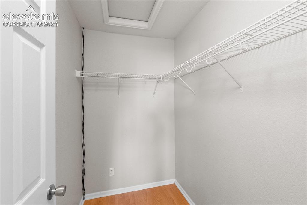 Image 16 of 32: Closet