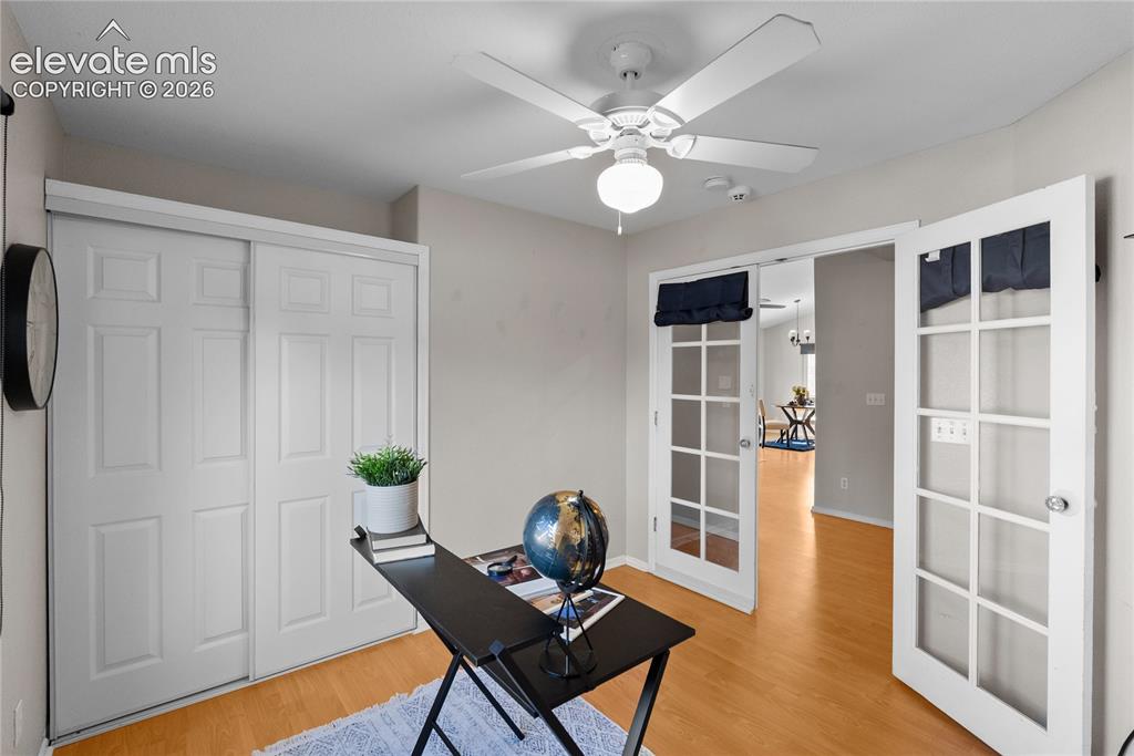 Image 19 of 32: Office