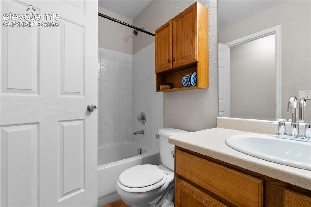 Image 22 of 32: Bathroom