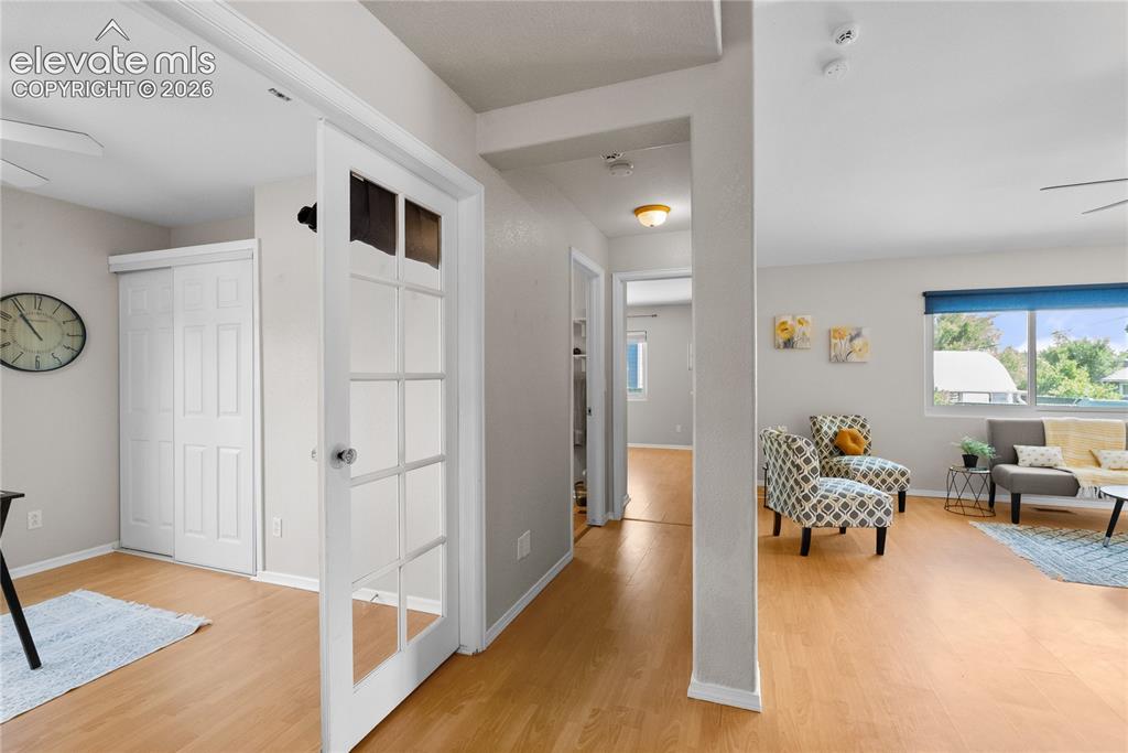 Image 4 of 32: Entry