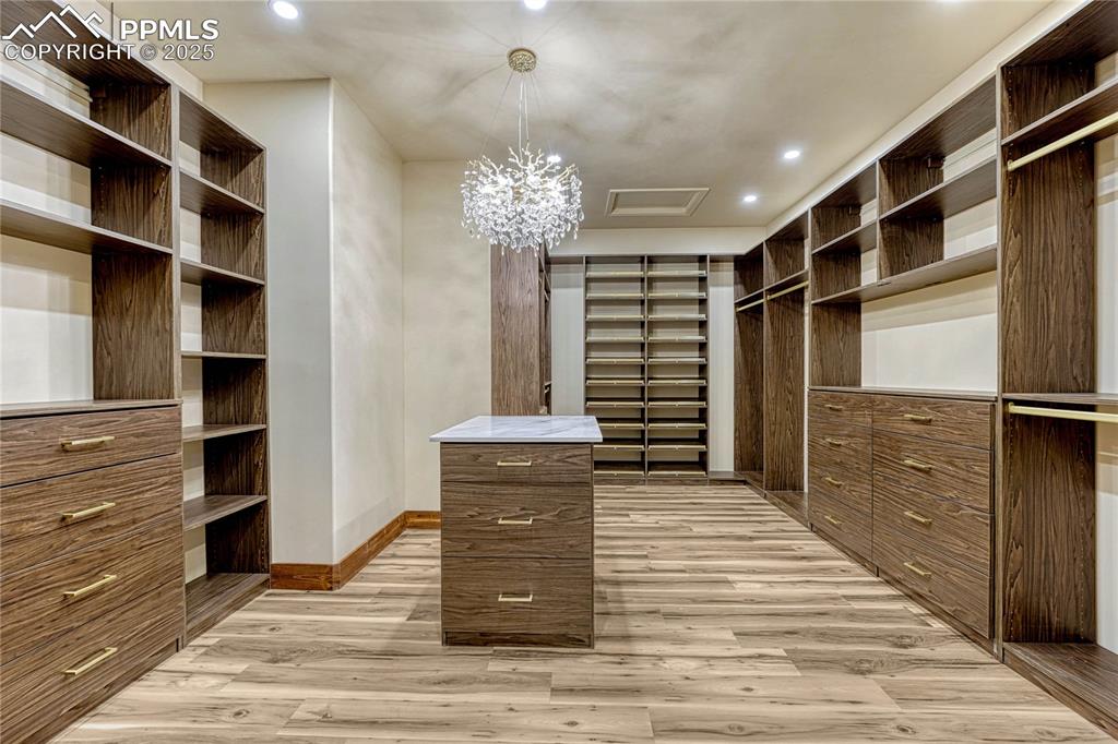 Image 22 of 50: Closet