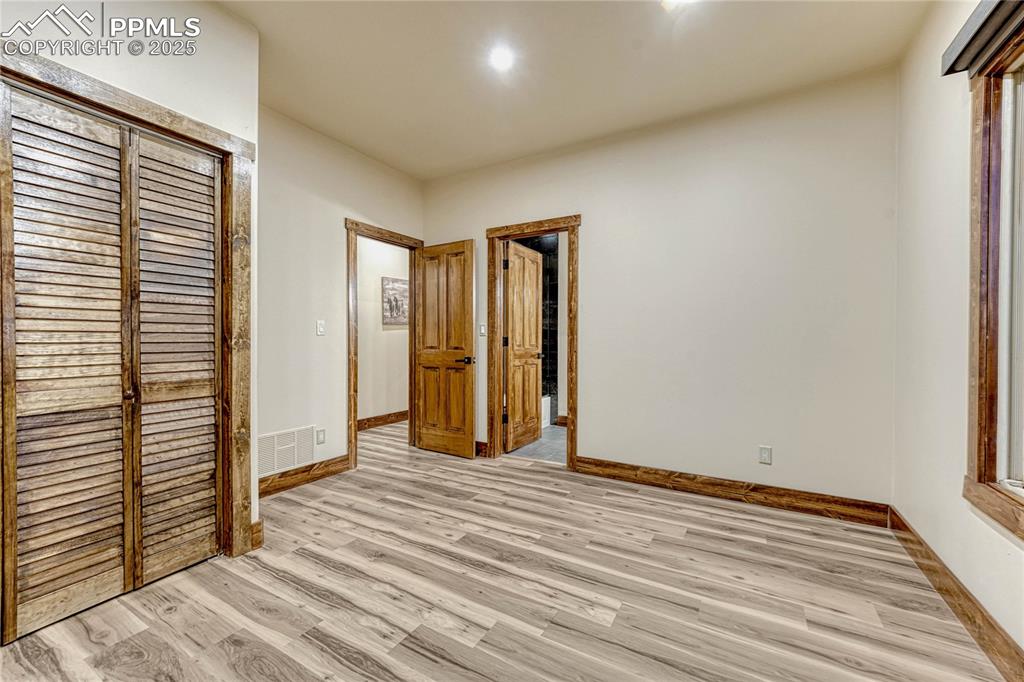 Image 25 of 50: Bedroom