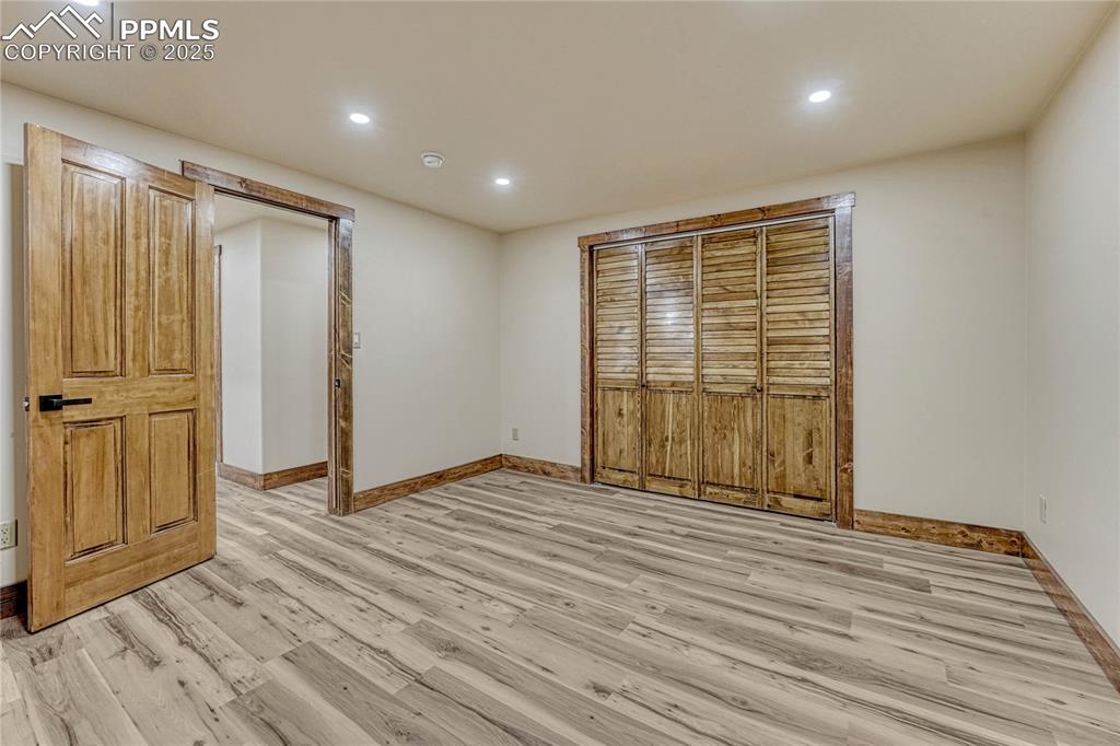 Image 36 of 50: Bedroom