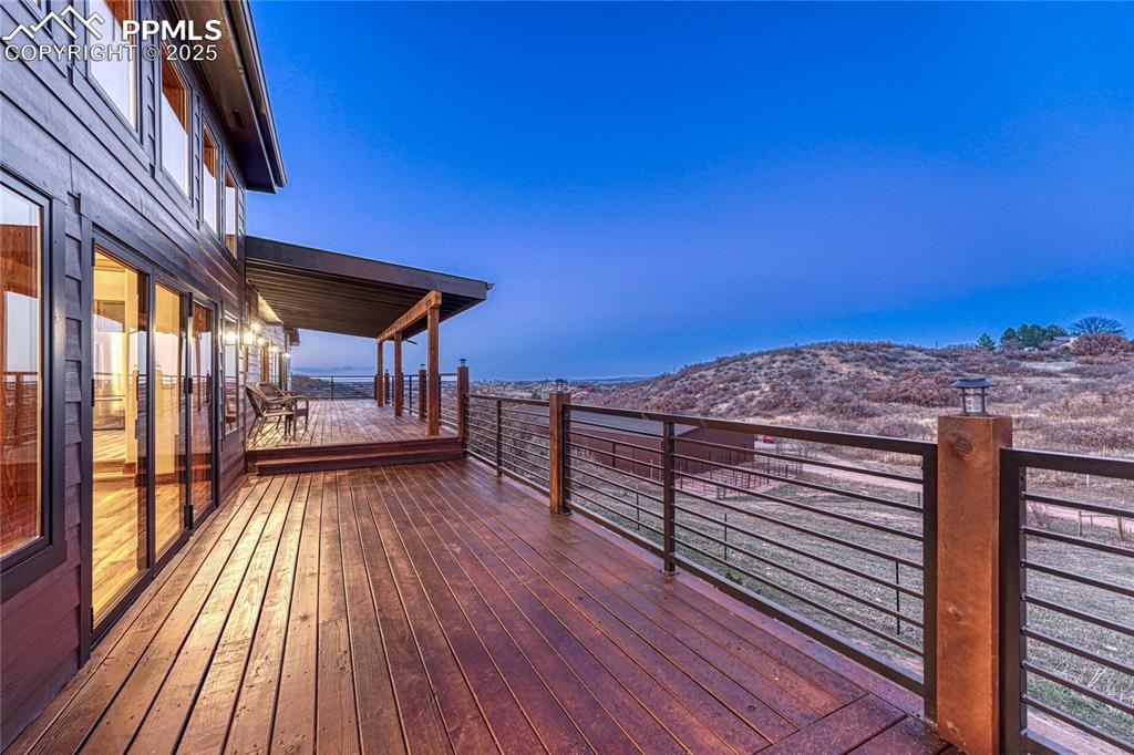 Image 46 of 50: Deck