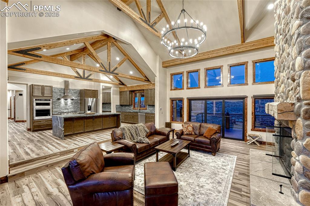 Image 9 of 50: Great Room