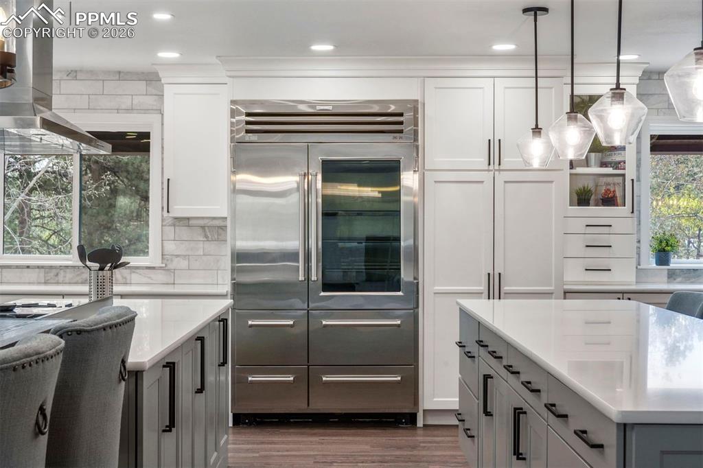 Image 11 of 50: Kitchen