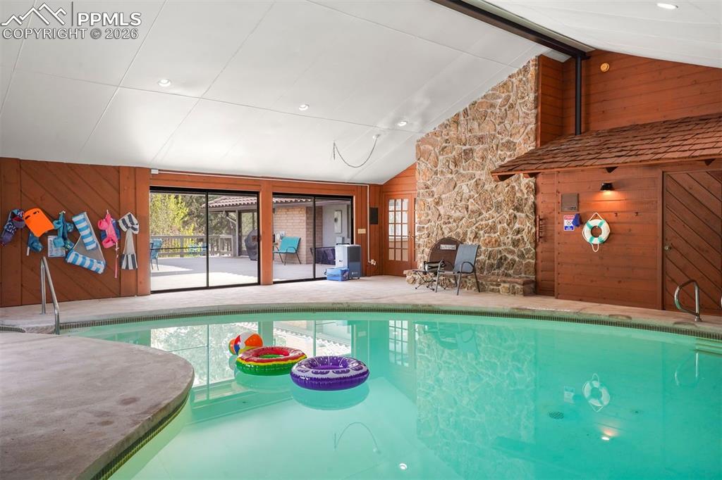 Image 9 of 50: Pool