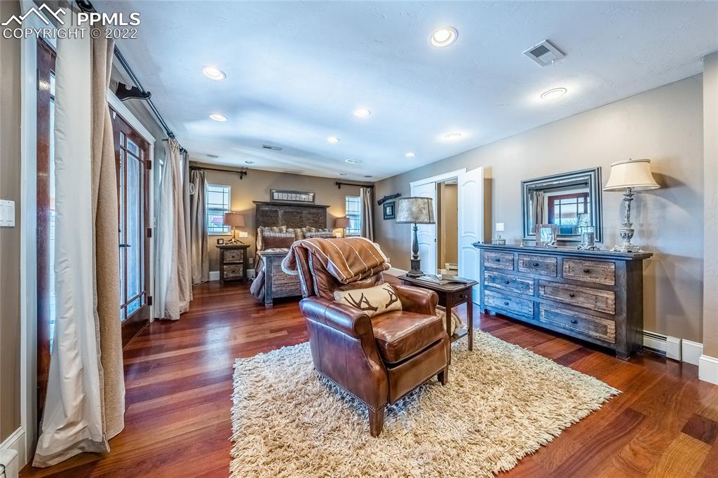 Listing 2040080, Image 10 of 47