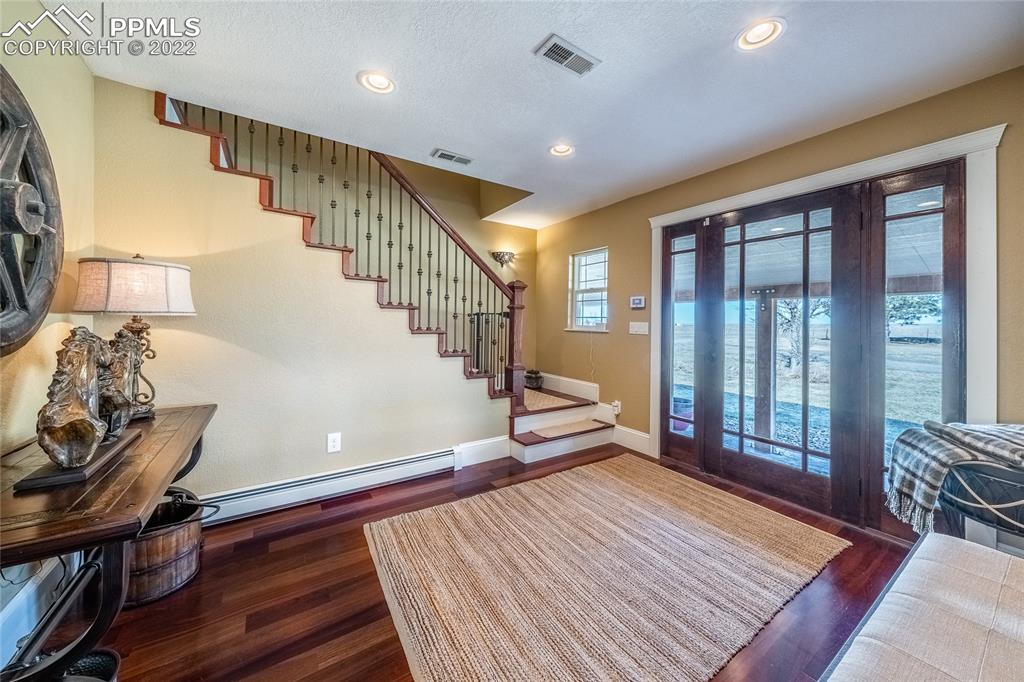 Listing 2040080, Image 16 of 47