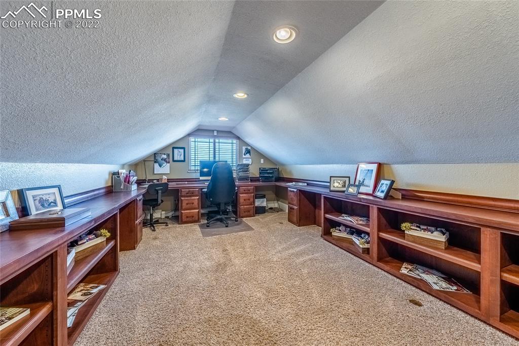 Listing 2040080, Image 17 of 47