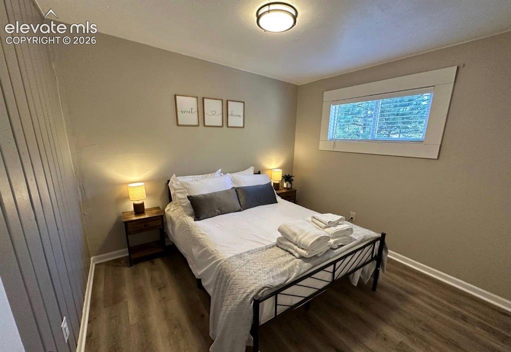 Image 12 of 23: Bedroom