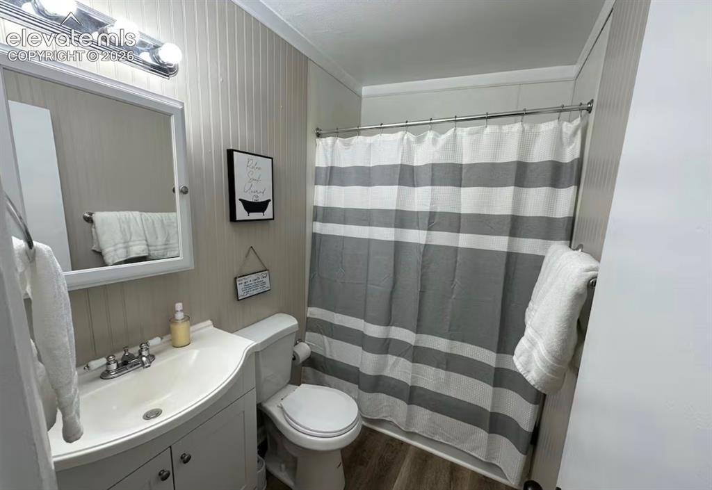 Image 13 of 23: Bathroom