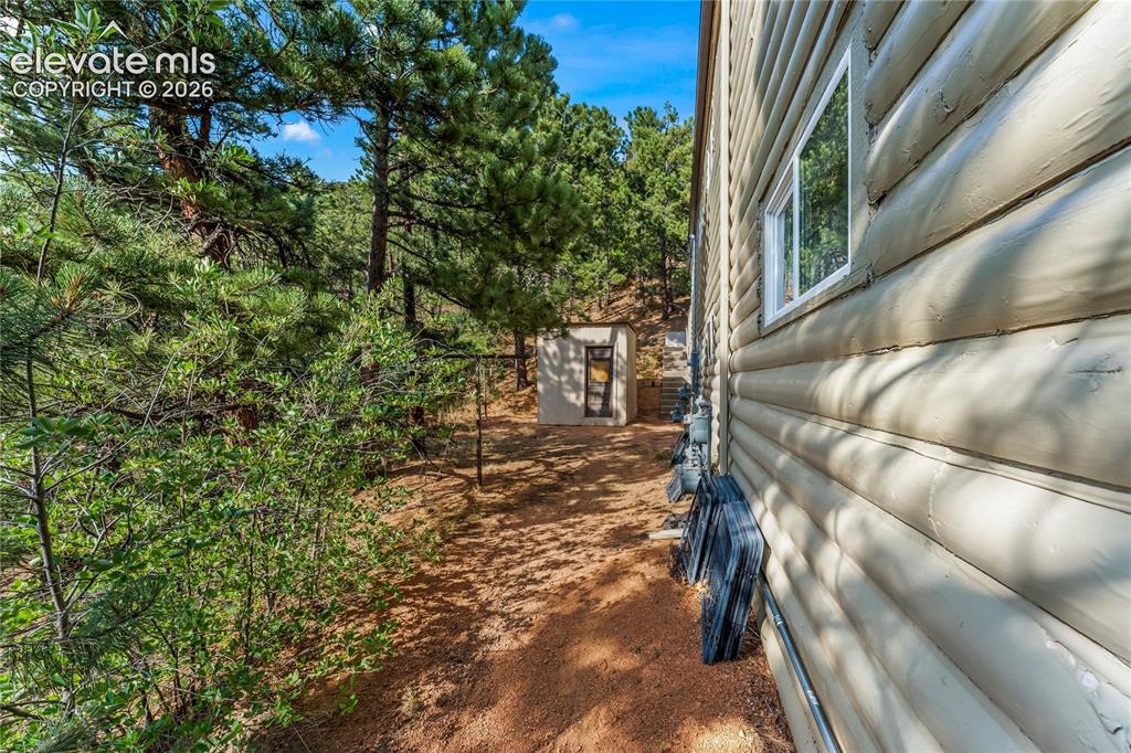 Image 19 of 23: Yard
