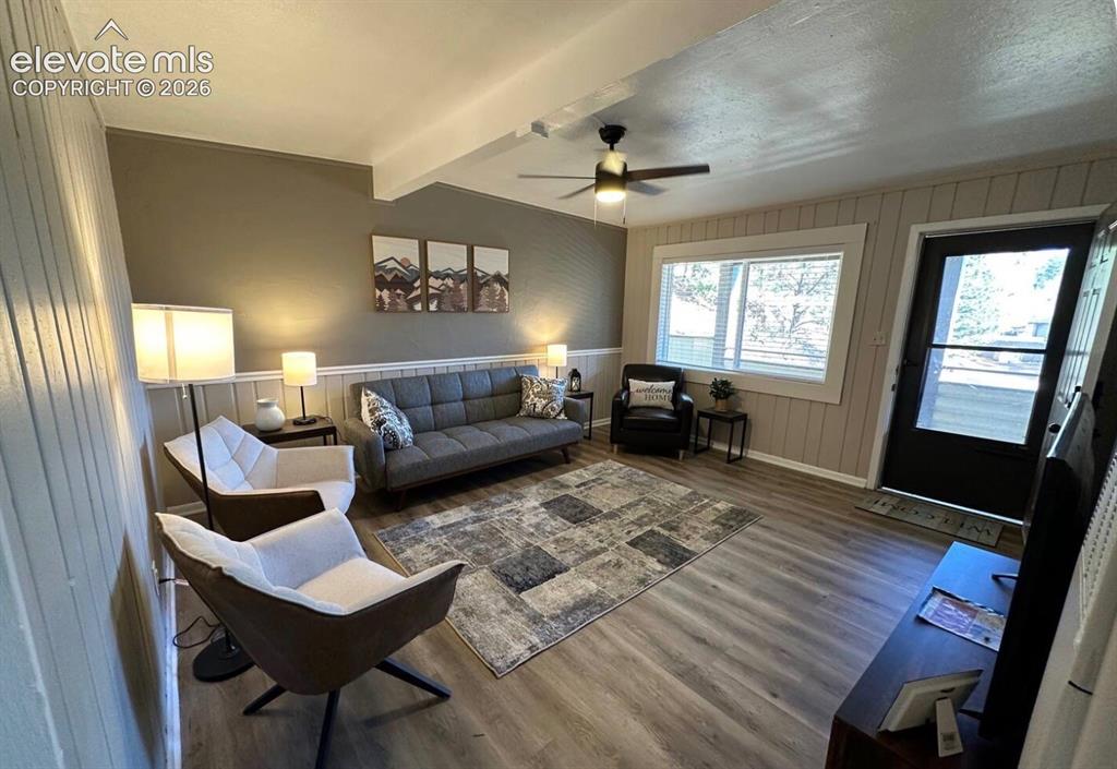 Image 4 of 23: Living Room