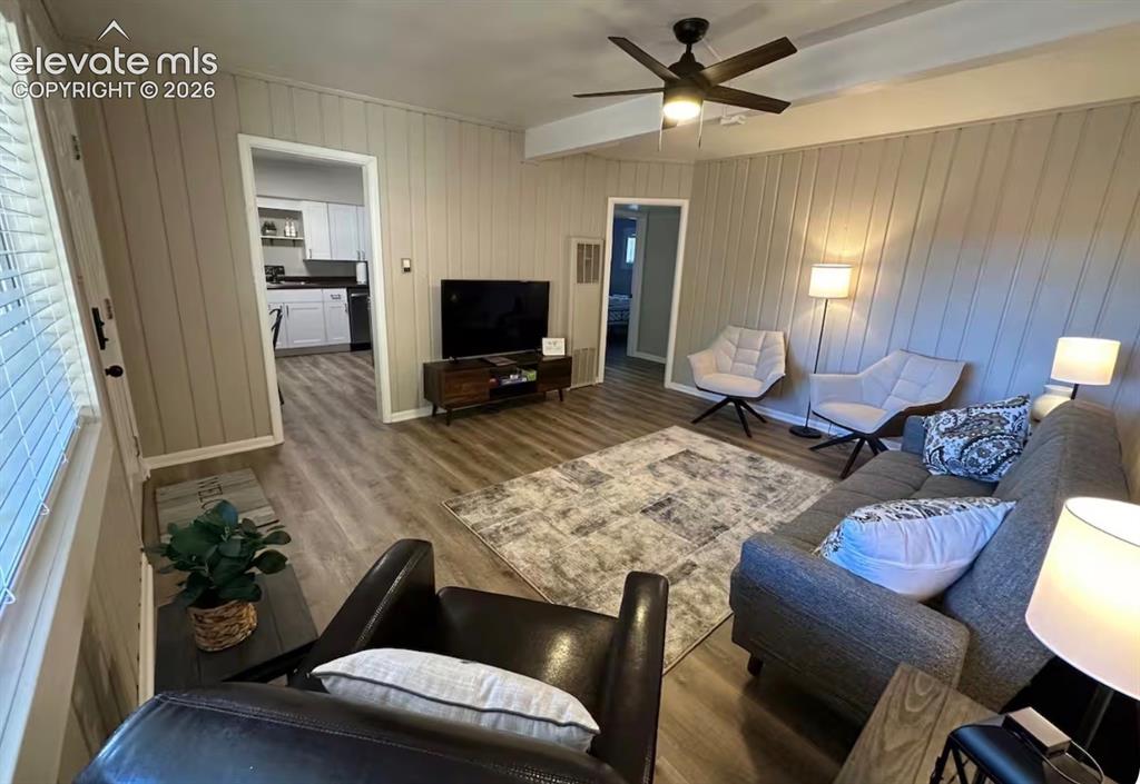 Image 6 of 23: Living Room