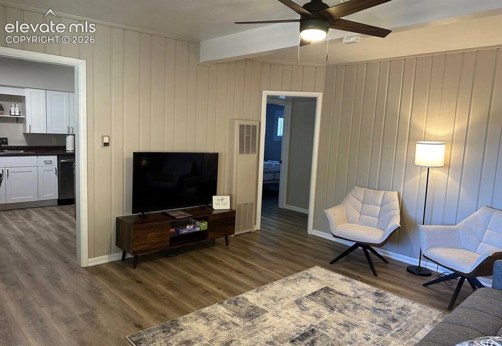 Image 7 of 23: Living Room
