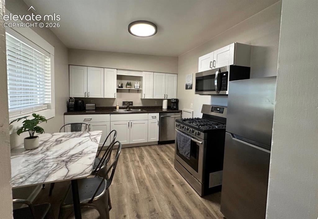 Image 9 of 23: Kitchen