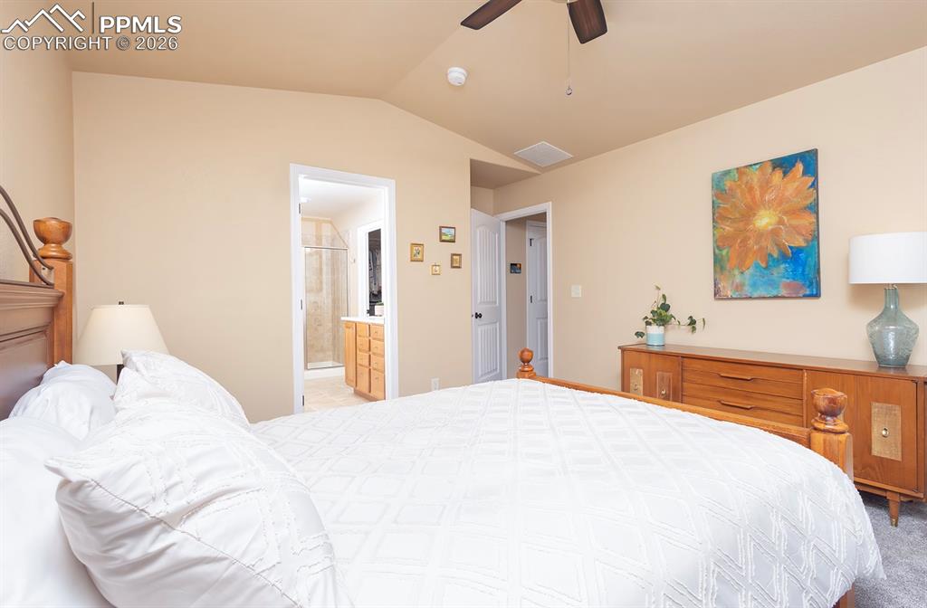 Image 15 of 36: Bedroom