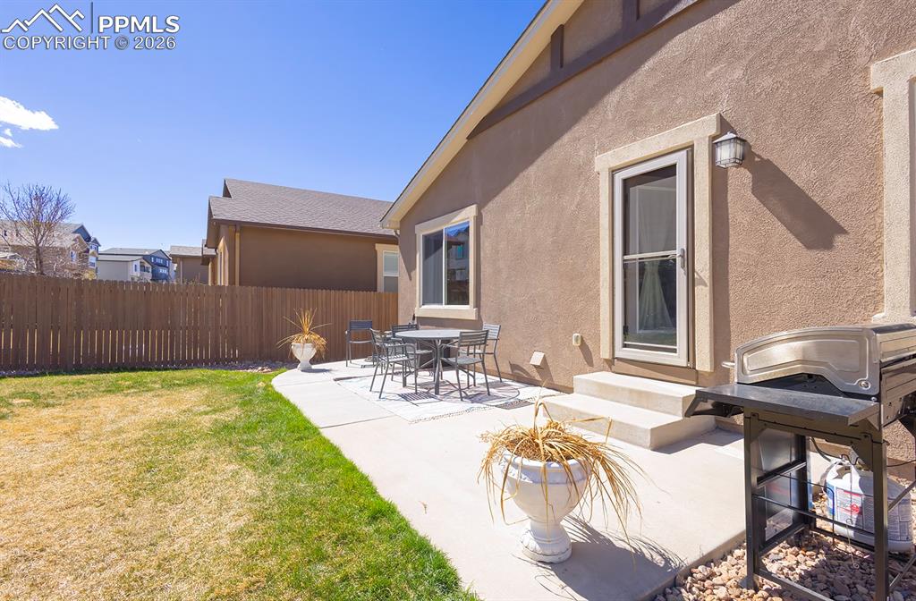 Image 34 of 36: Patio