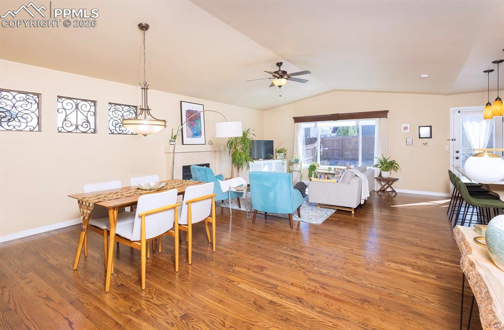 Image 7 of 36: Dining Area