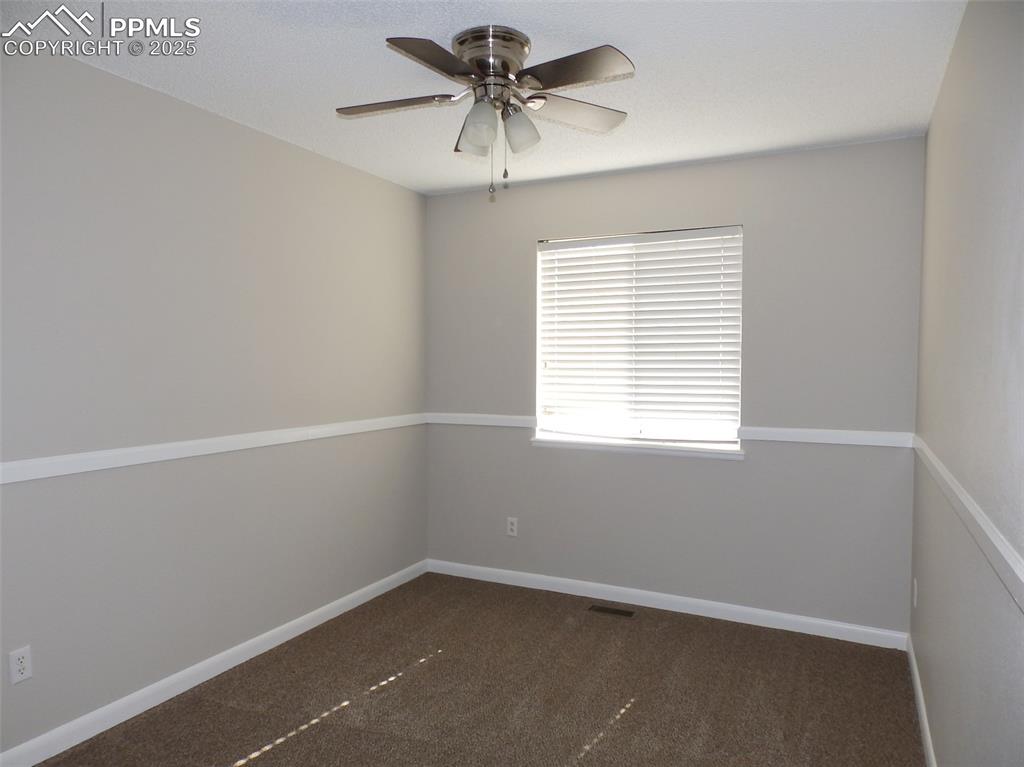 Image 11 of 17: Bedroom