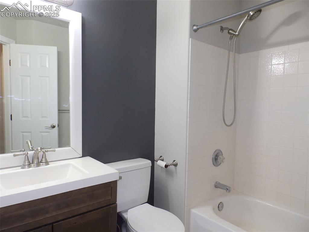 Image 12 of 17: Bathroom