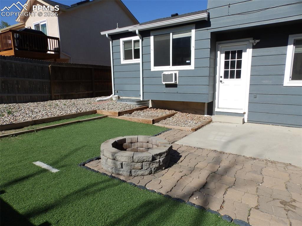 Image 15 of 17: Yard