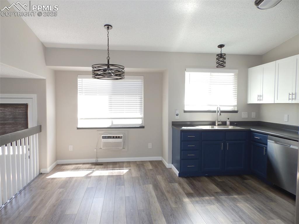 Image 7 of 17: Dining Area