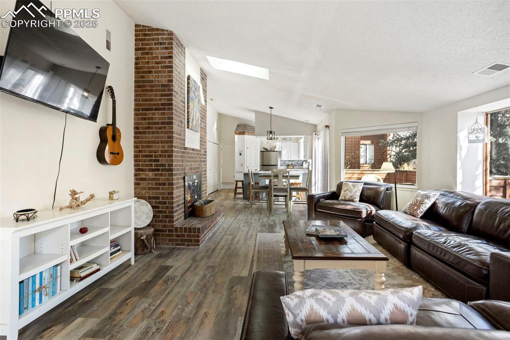 Image 5 of 24: Living Room