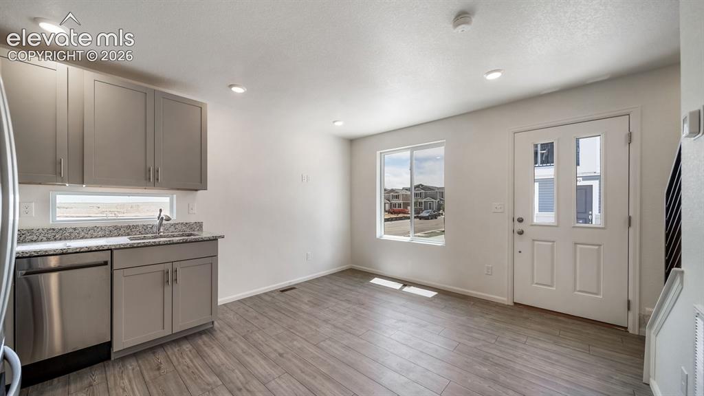 Image 10 of 24: *Photos of a model home*
