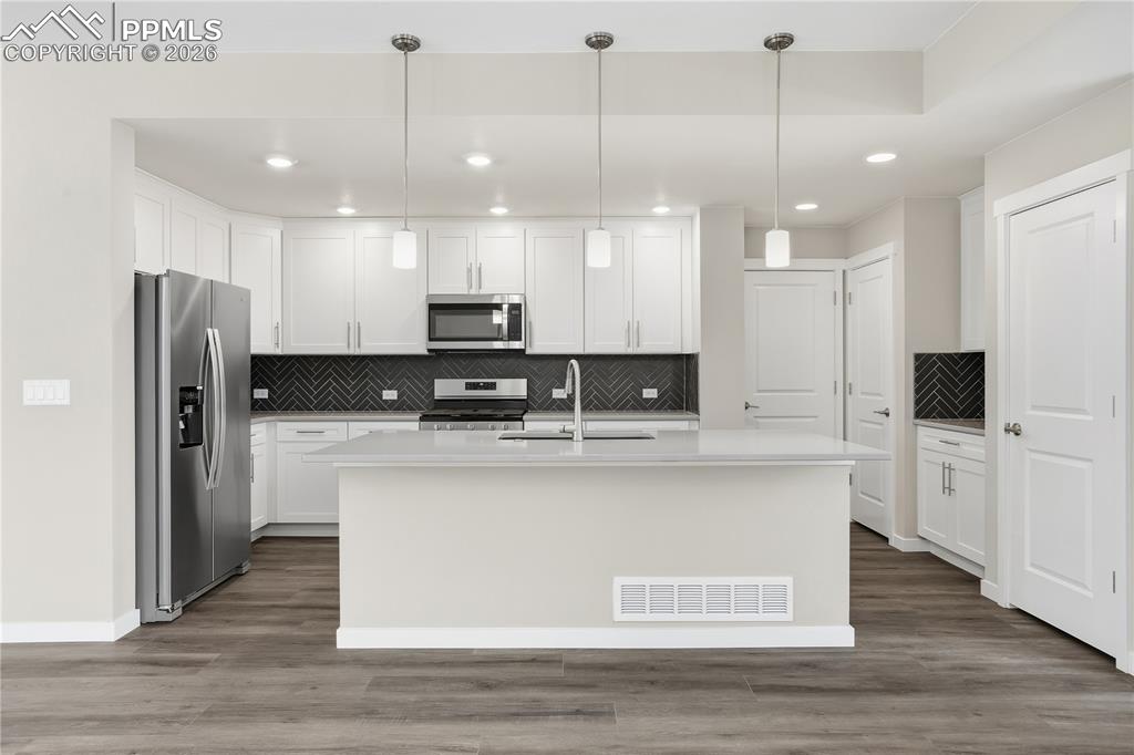 Image 14 of 33: Kitchen