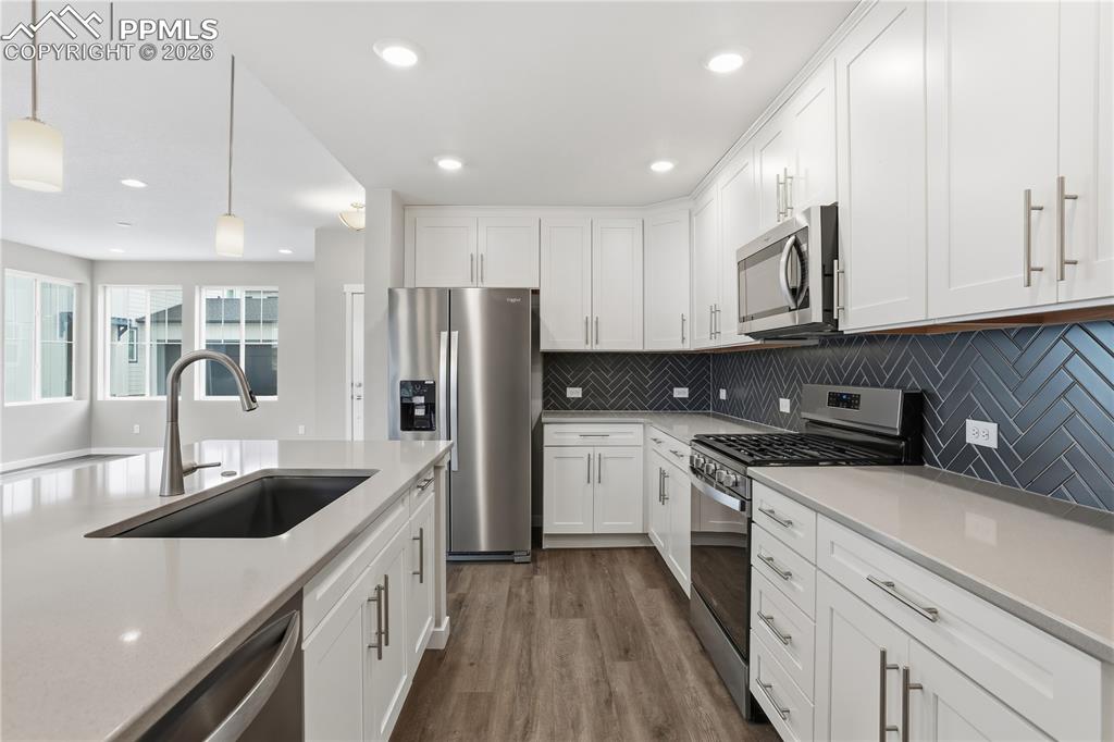 Image 16 of 33: Kitchen