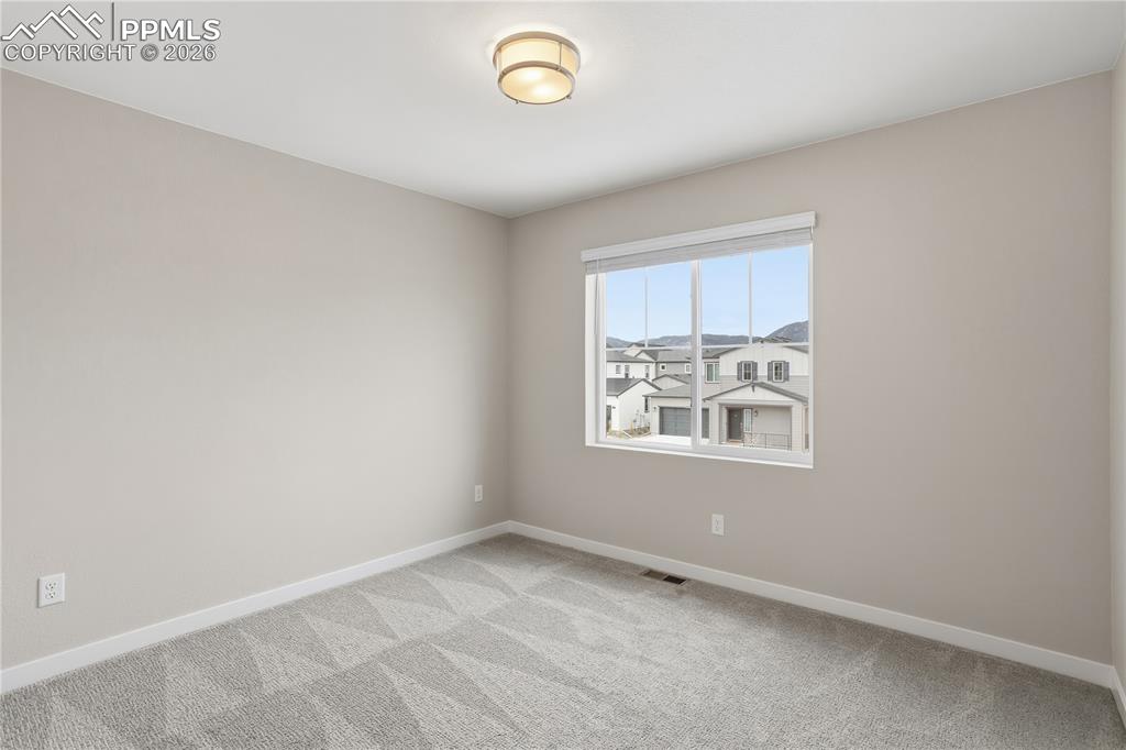 Image 27 of 33: Bedroom