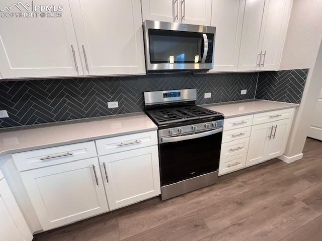 Image 3 of 6: Kitchen