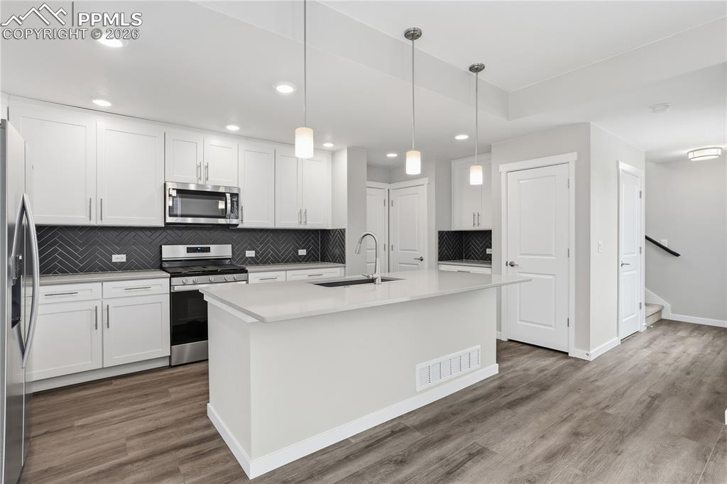 Image 33 of 33: Kitchen